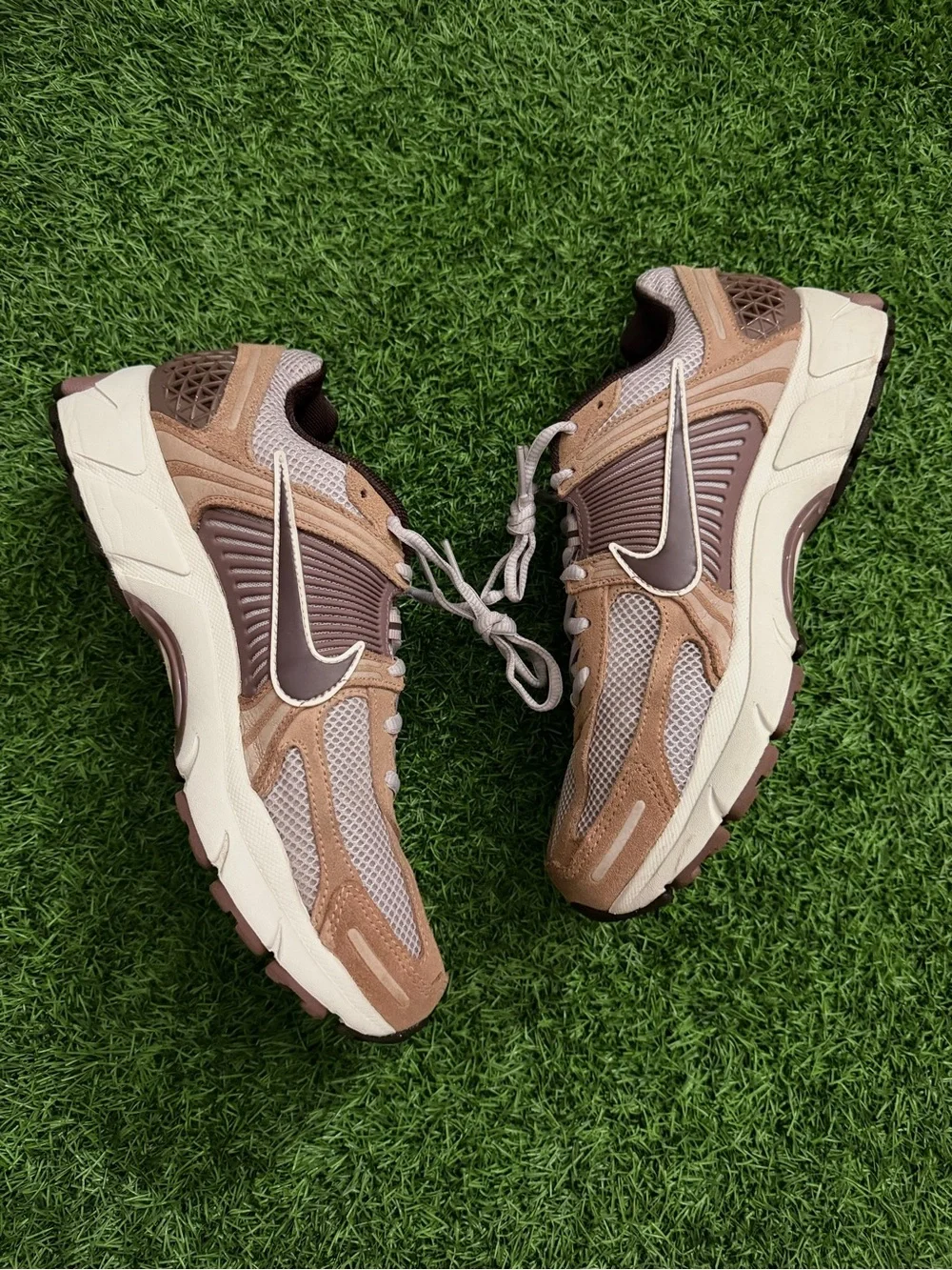 Men’s Nike Vomero 5 Brown and Beige Sneaker Size 10.5
